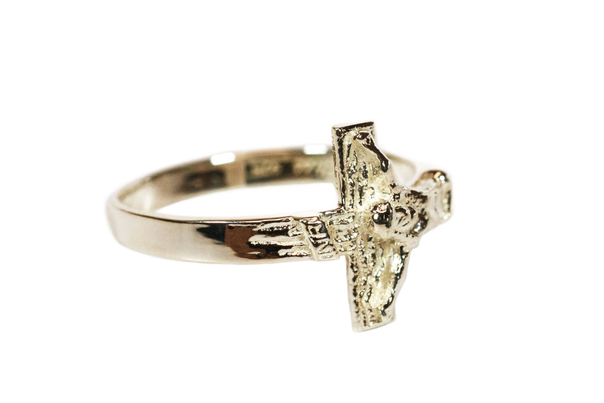 Bliss 14kt Gold Crucifix Ring